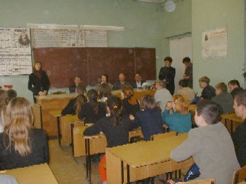 Елена Николаева в гостях у гимназистов